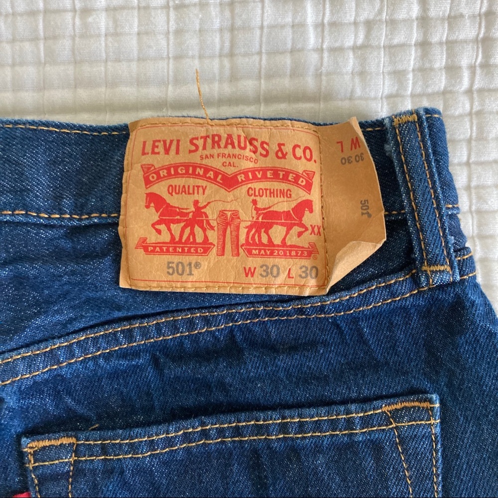100% cotton Levi’s straight leg 28x28 thick denim